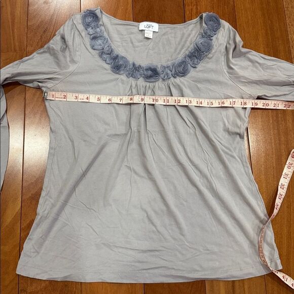LOFT Women's Light Gray Long Sleeve Top with Floral Detail size L - Picture 8 of 10